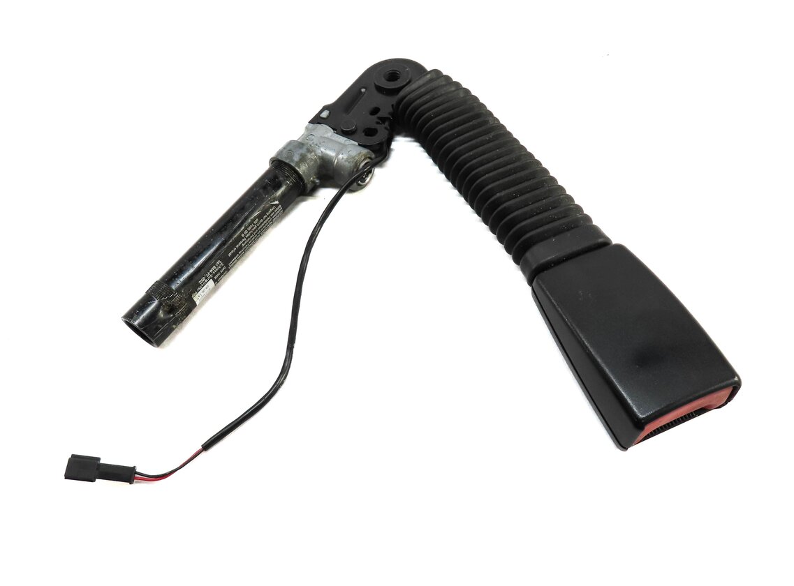 Thumbnail 2: 10-17 BMW 5 7 GT SERIES (F01 F07 F10) FRONT LEFT DRIVER SEATBELT BUCKLE RECEIVER