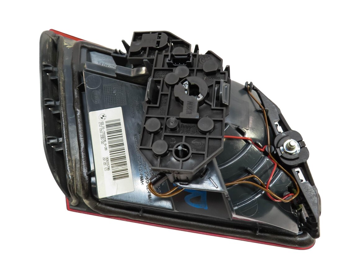 Thumbnail 4: 11-13 BMW 528i 535i 550i M5 (F10) RIGHT REAR INNER TRUNK TAILLIGHT LIGHT LAMP