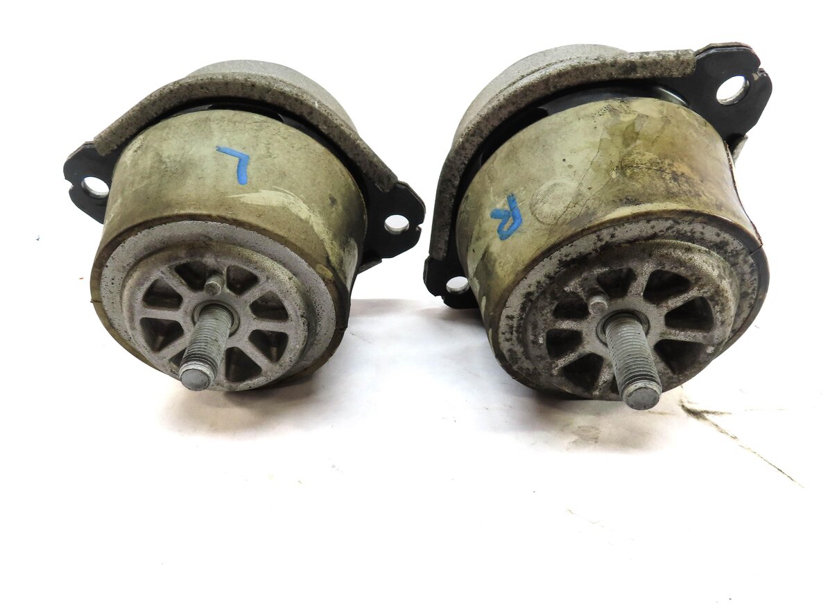 Thumbnail 4: 2006 PORSCHE CAYENNE (955) 3.2L VR6 ENGINE LEFT & RIGHT MOTOR MOUNT SET-2