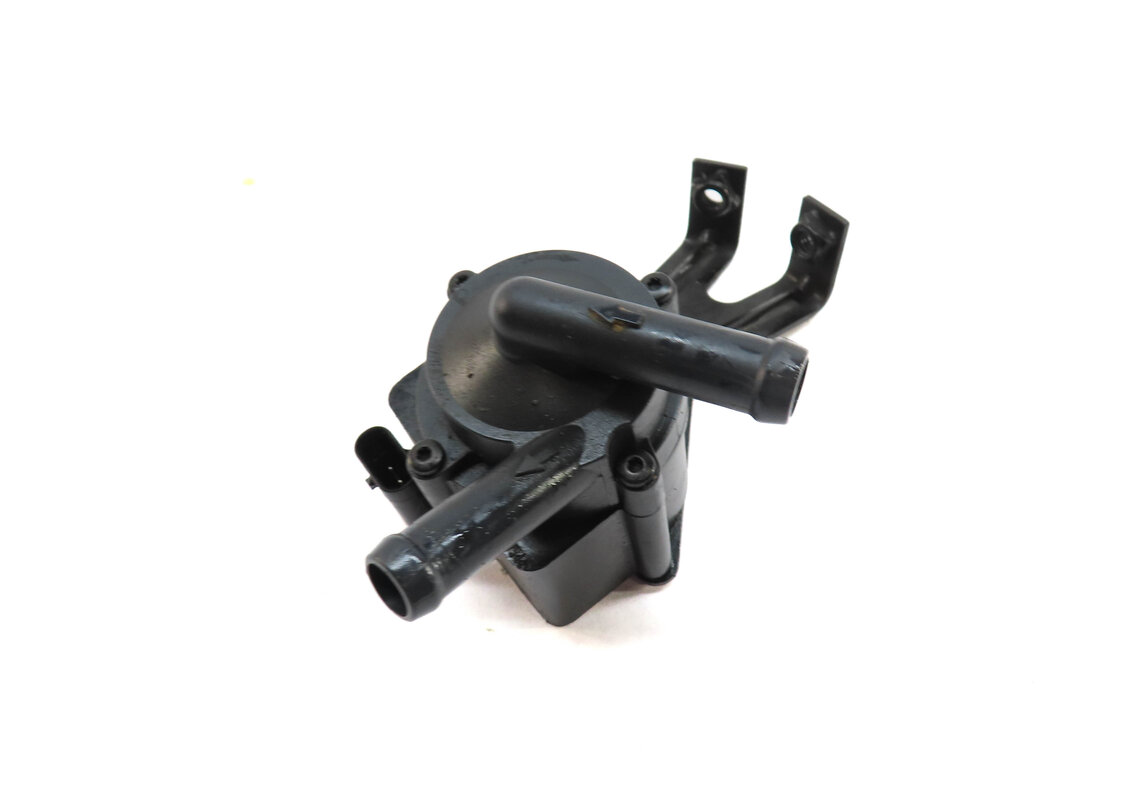 Thumbnail 6: 2014 BMW X5 (F15) 4.4L TWIN TURBO N63 ENGINE ELECTRIC AUXILIARY WATER PUMP