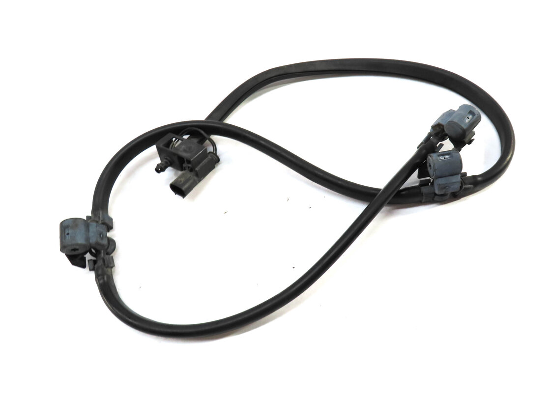 Thumbnail 4: 2014 BMW X5 (F15) FRONT WINDSHIELD WIPER SPRAY NOZZLES SET 2 AND RUBBER HOSE