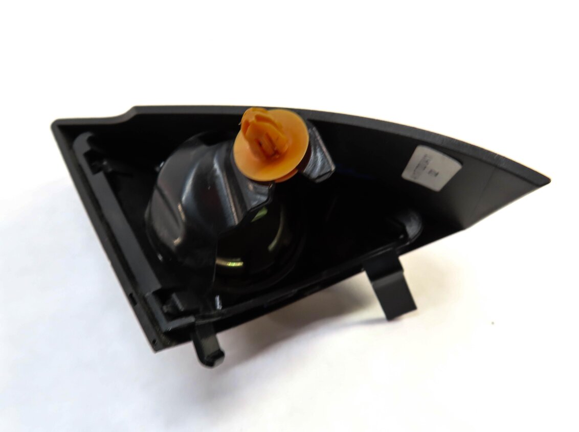 Thumbnail 3: 2014 MERCEDES CLA250 (C117) RIGHT PASSENGER DOOR TWEETER SPEAKER & TRIM (HARMAN)