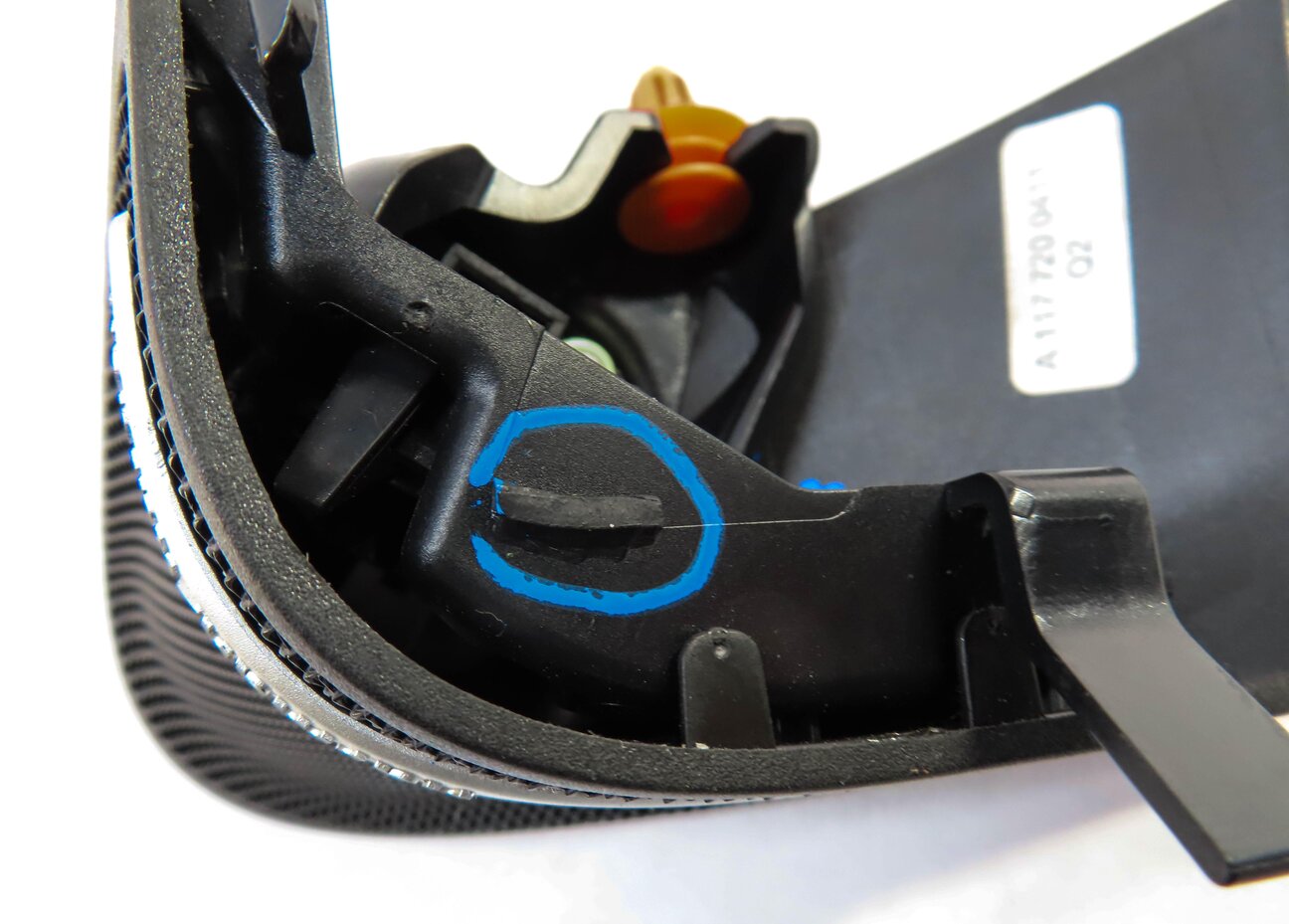 Thumbnail 4: 2014 MERCEDES CLA250 (C117) RIGHT PASSENGER DOOR TWEETER SPEAKER & TRIM (HARMAN)