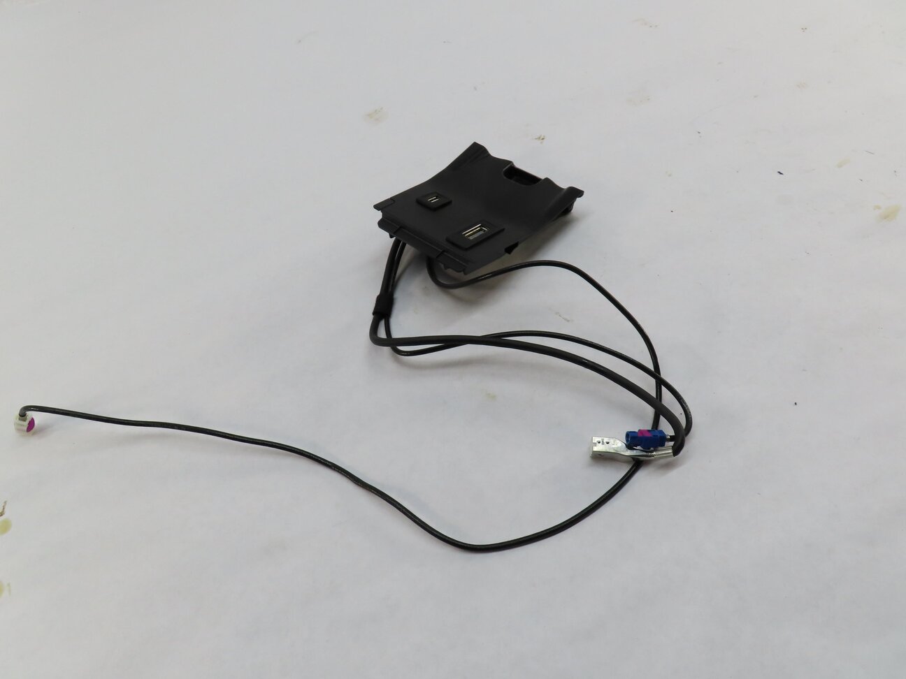 Thumbnail 2: 2014 MERCEDES CLA250 (C117) RADIO STEREO AUDIO MEDIA USB i-POD INTERFACE JACK