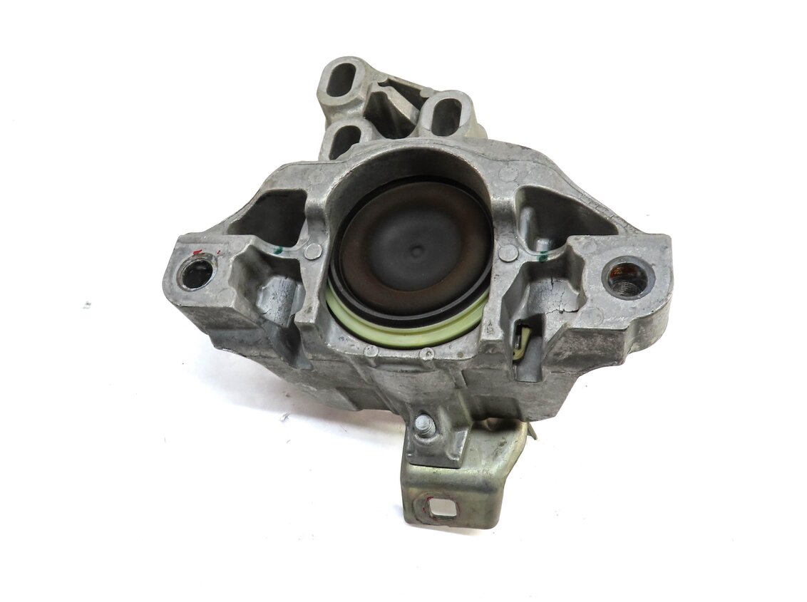 Thumbnail 2: 2014 MERCEDES CLA250 (C117) 2.0L M270 TURBO ENGINE TRANSMISSION MOUNT BRACKET