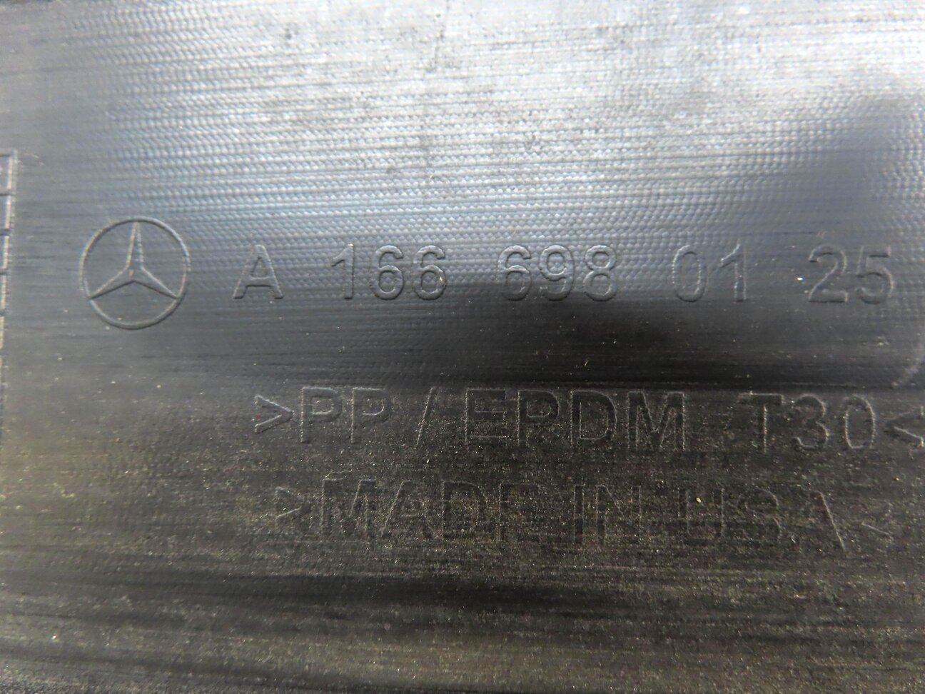 Thumbnail 6: 2012 MERCEDES ML350 (W166) LEFT DRIVER SIDE STEP RUNNING BOARD TRIM