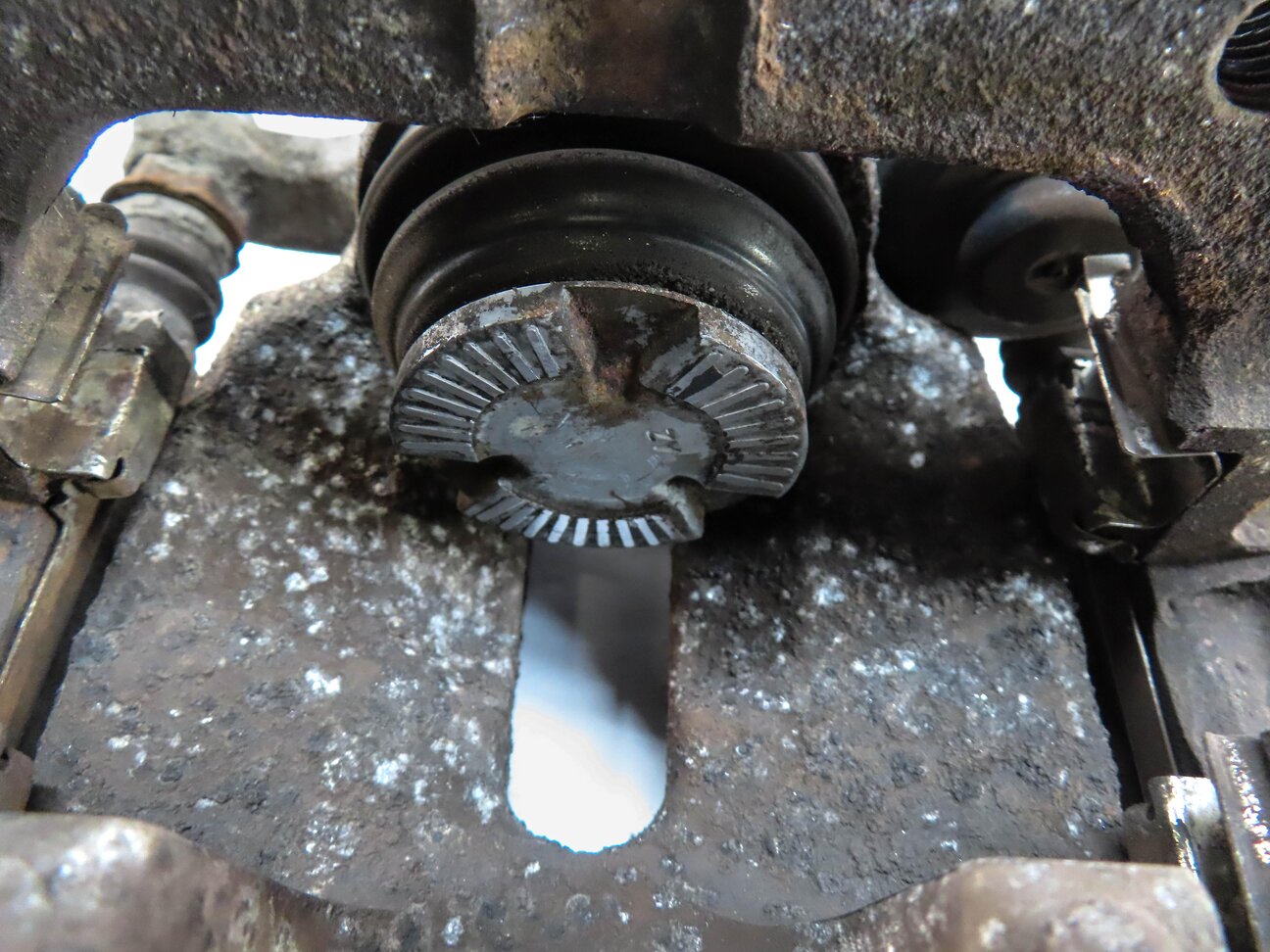 Thumbnail 6: 2012-2018 MERCEDES GLE300D GLE350 ML250 ML350 (W166) RIGHT REAR BRAKE CALIPER
