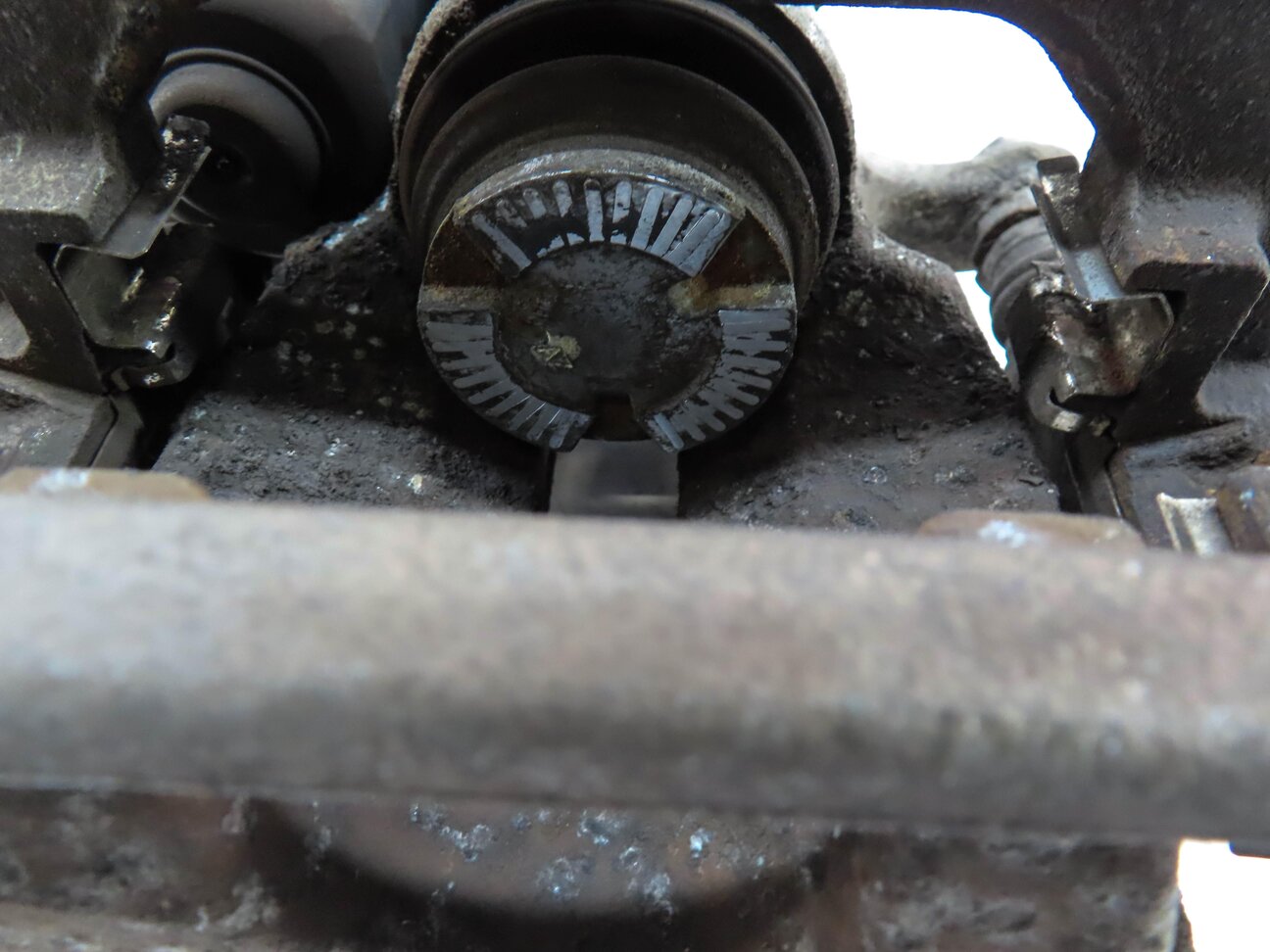 Thumbnail 6: 2012-2018 MERCEDES GLE300D GLE350 ML250 ML350 (W166) LEFT REAR BRAKE CALIPER