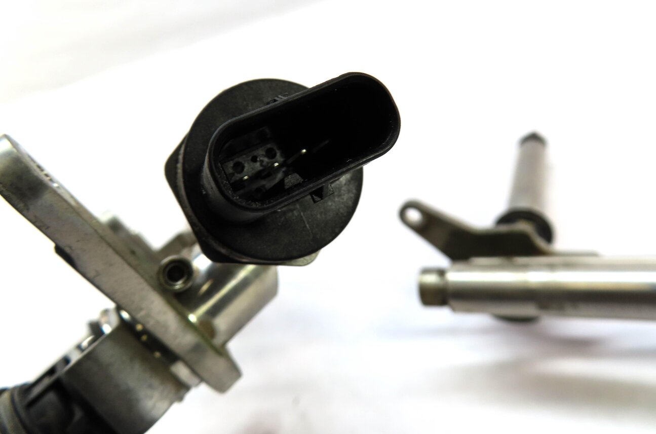Thumbnail 13: 2012 MERCEDES ML350 (W166) 3.5L M276 ENGINE FUEL RAIL SET w/ INJECTORS