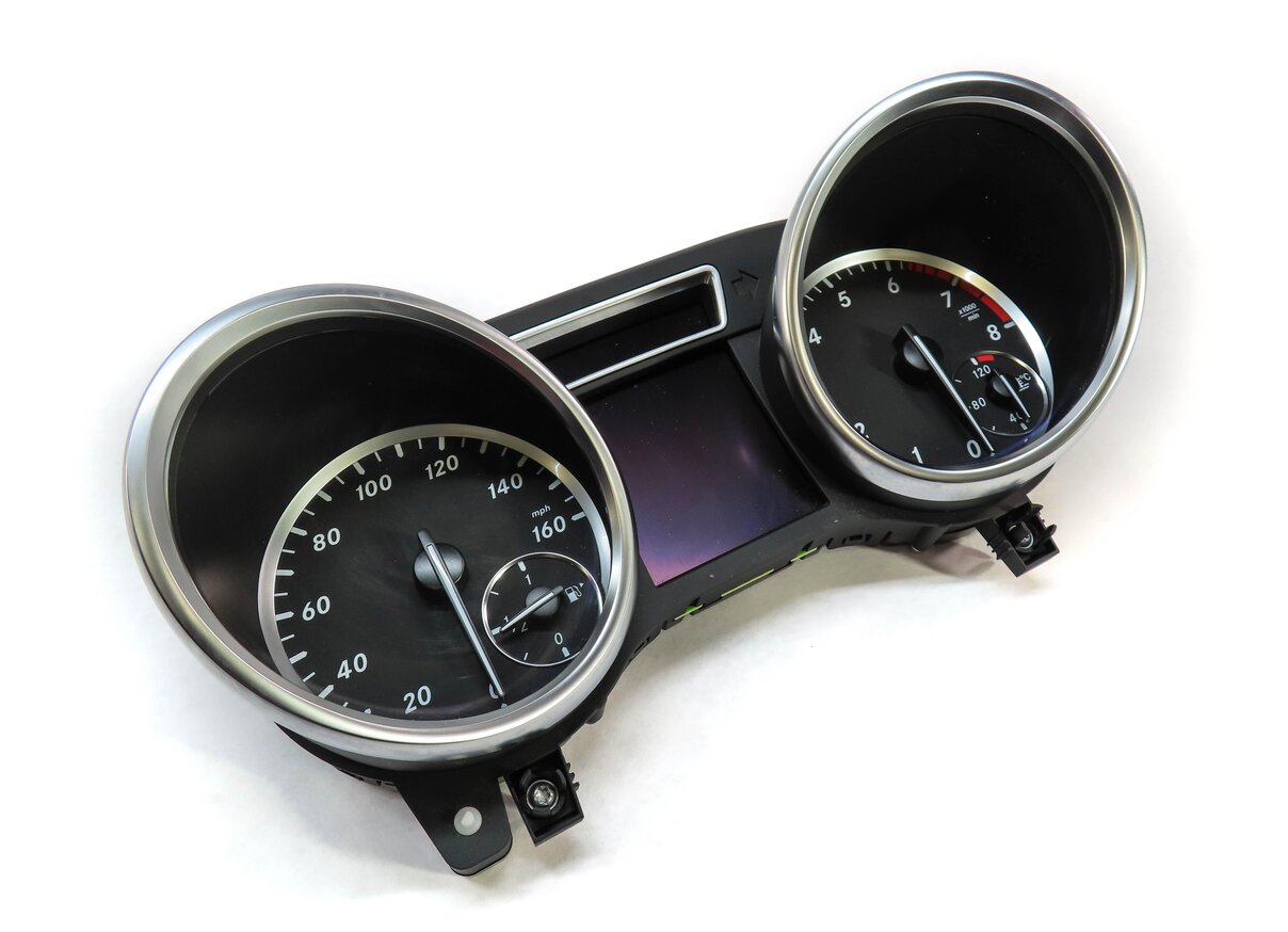 2012 MERCEDES ML350 ML550 (W166) SPEEDOMETER INSTRUMENT GAUGE CLUSTER (MPH 135k)