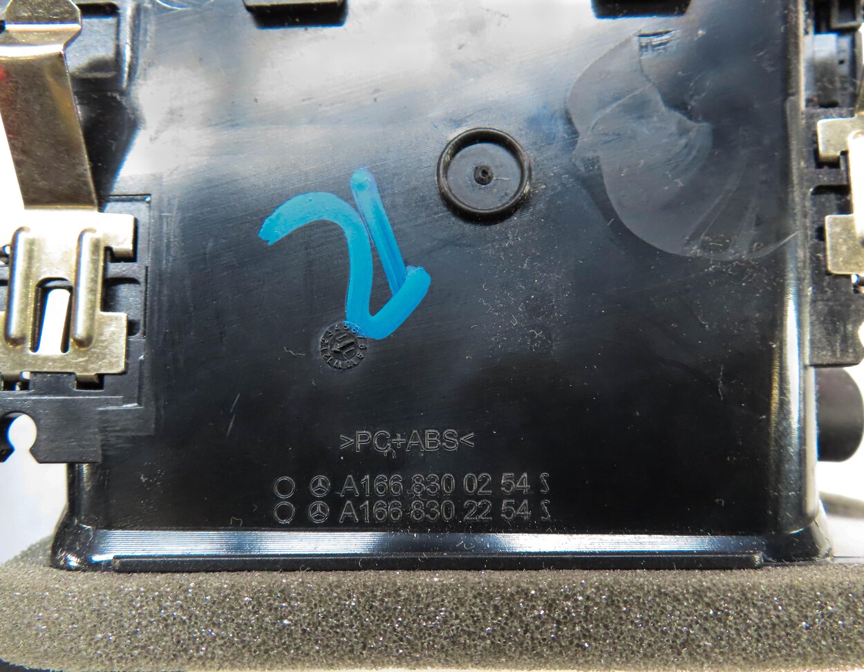 Thumbnail 8: 2012 MERCEDES ML350 (W166) FRONT RIGHT PASSENGER OUTER DASH HEATER A/C AIR VENT