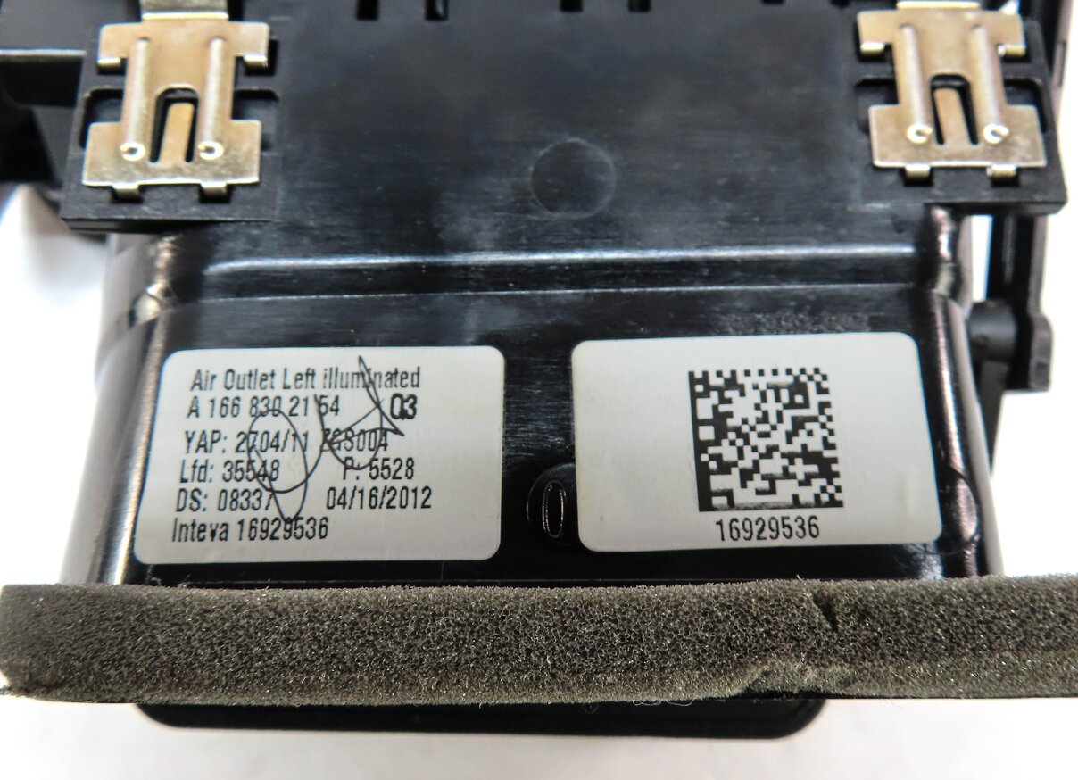 Thumbnail 6: 2012 MERCEDES ML350 (W166) FRONT LEFT DRIVER OUTER DASH HEATER A/C AIR VENT