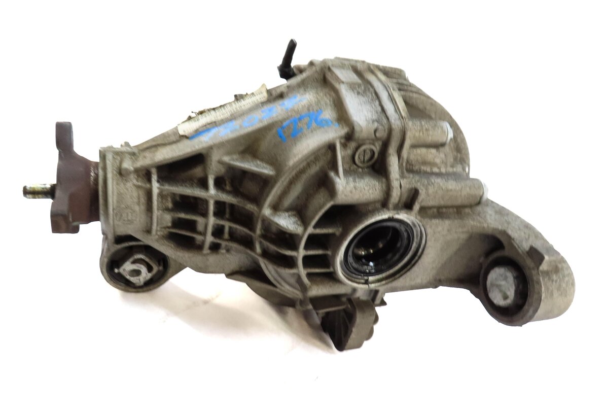 Thumbnail 4: 2011-2016 PORSCHE PANAMERA (970 G1) 3.6L - REAR DIFFERENTAIL GEAR CARRIER