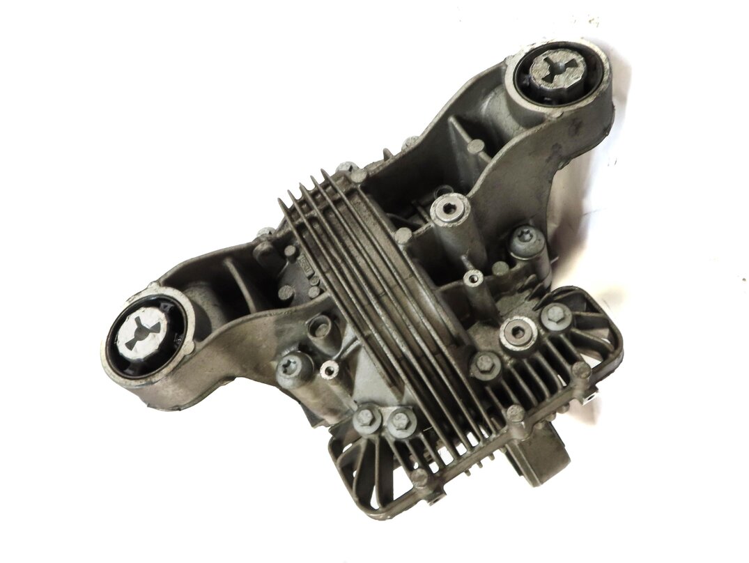 Thumbnail 6: 2011-2016 PORSCHE PANAMERA (970 G1) 3.6L - REAR DIFFERENTAIL GEAR CARRIER