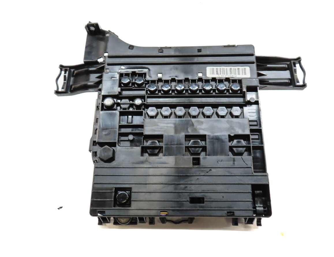 Thumbnail 2: 2012 PORSCHE PANAMERA (970 G1) POWER DISTRIBUTION FUSE RELAY BOX