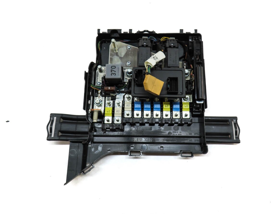 Thumbnail 4: 2012 PORSCHE PANAMERA (970 G1) POWER DISTRIBUTION FUSE RELAY BOX