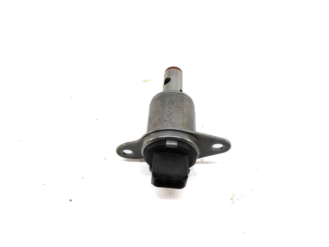 Thumbnail 2: 2012 PORSCHE PANAMERA (970 G1) 3.6L M46 V6 ENGINE CAMSHAFT ADJUSTER SOLENOID