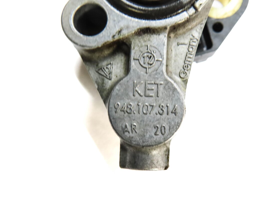 Thumbnail 4: 2012 PORSCHE PANAMERA (970 G1) 3.6L M46 V6 ENGINE OIL PRESSURE SENSOR