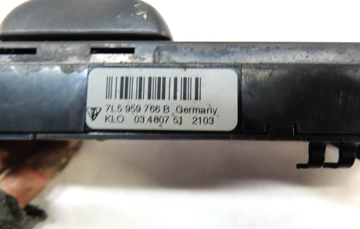 Thumbnail 5: 2004 PORSCHE CAYENNE (955) FRONT RIGHT PASSENGER MEMORY SEAT ADJUSTMENT SWITCH