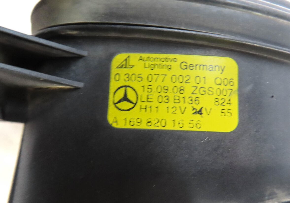 Thumbnail 4: 06-11 MERCEDES C250 C350 E300 GL320 GL450 R320 R350 R500 - RIGHT FOG LIGHT LAMP