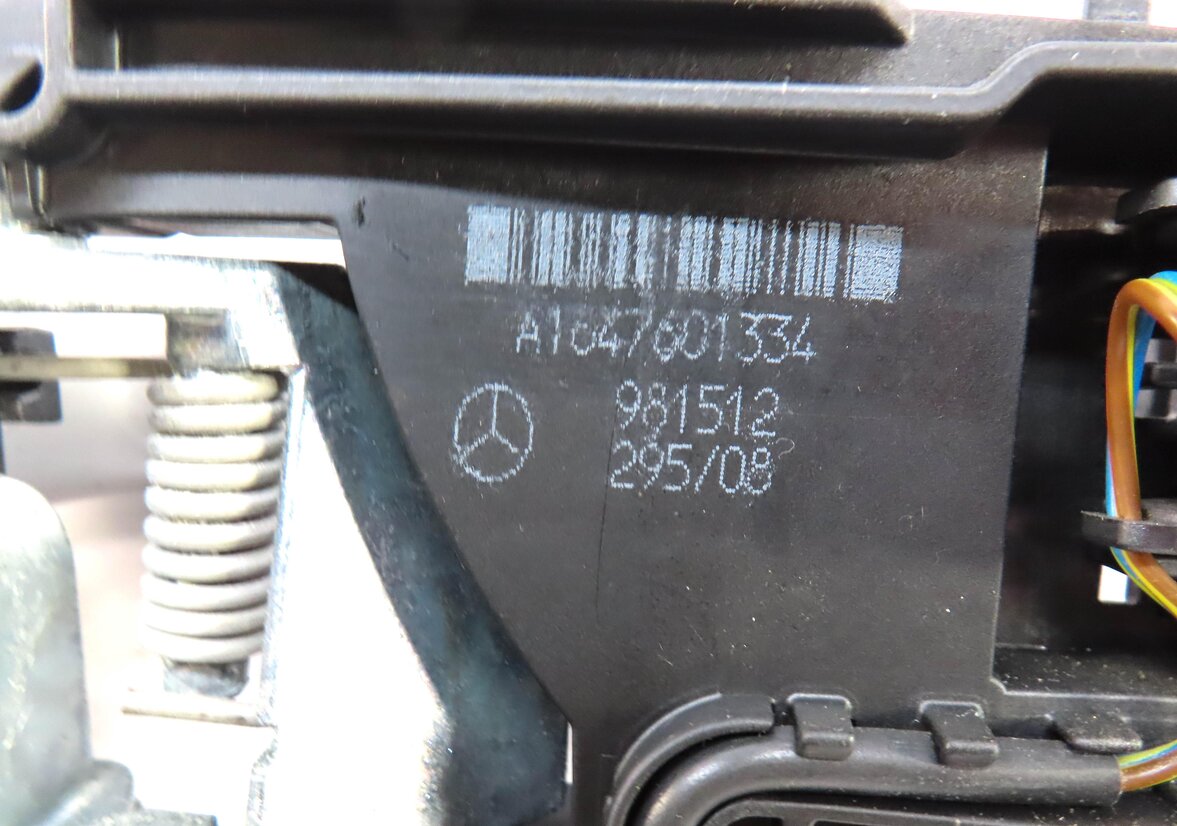 Thumbnail 6: 2009 MERCEDES GL450 (X164) LEFT REAR EXTERIOR DOOR HANDLE (IRIDIUM SILVER)