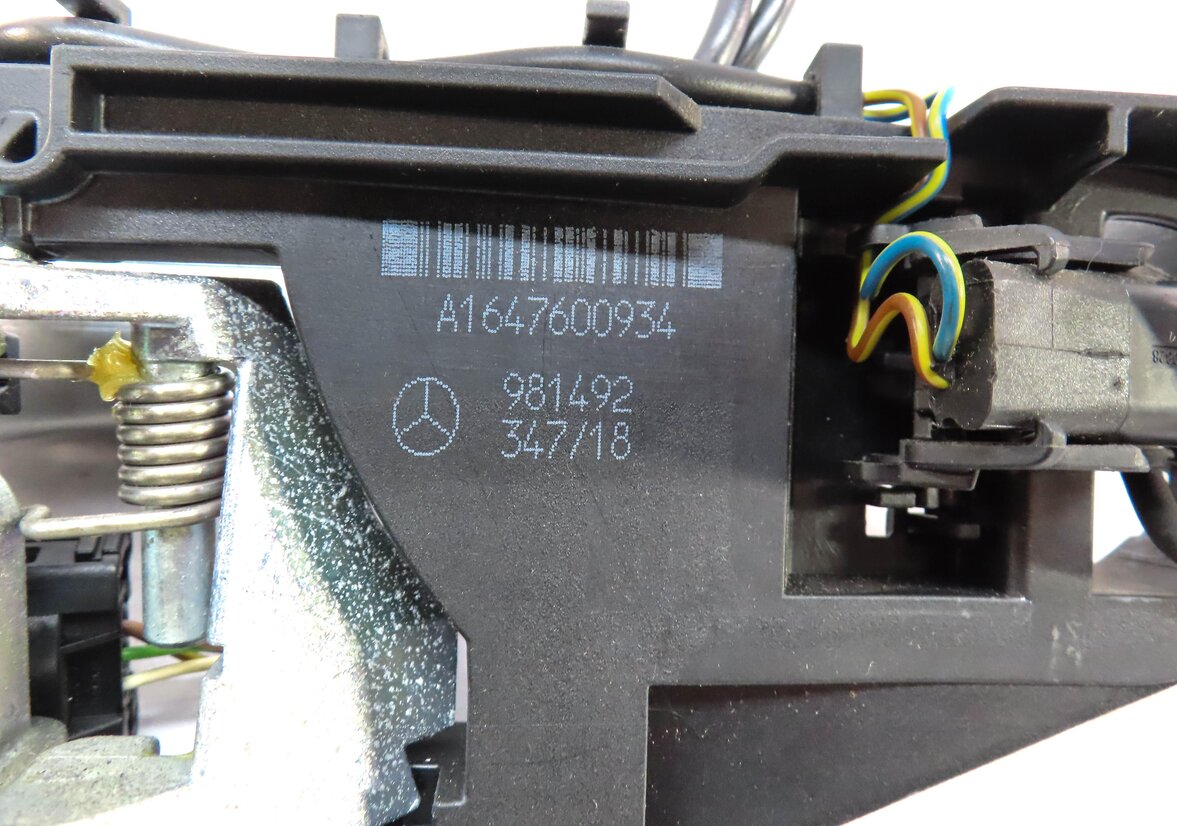 Thumbnail 6: 2009 MERCEDES GL450 (X164) FRONT LEFT DRIVER DOOR HANDLE (IRIDIUM SILVER 775U)