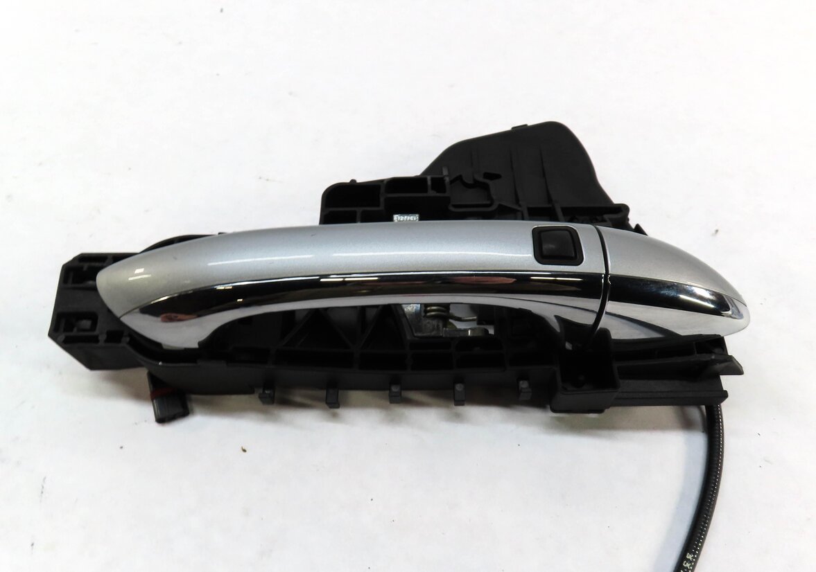 Thumbnail 3: 2009 MERCEDES GL450 (X164) REAR RIGHT EXTERIOR DOOR HANDLE (IRIDIUM SILVER)