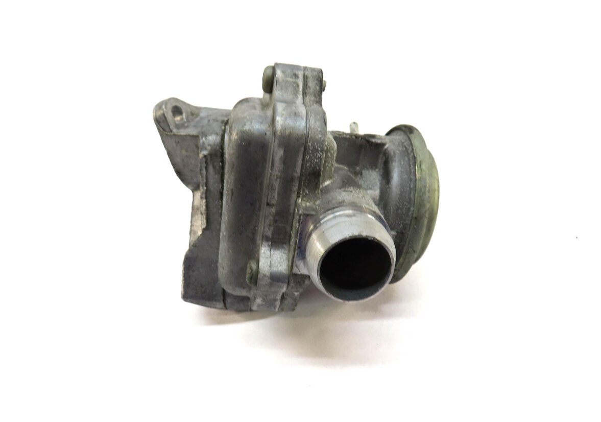 Thumbnail 3: 2009 MERCEDES GL450 X164 4.6L (273.923) ENGINE LEFT DRIVER SIDE AIR CHECK VALVE