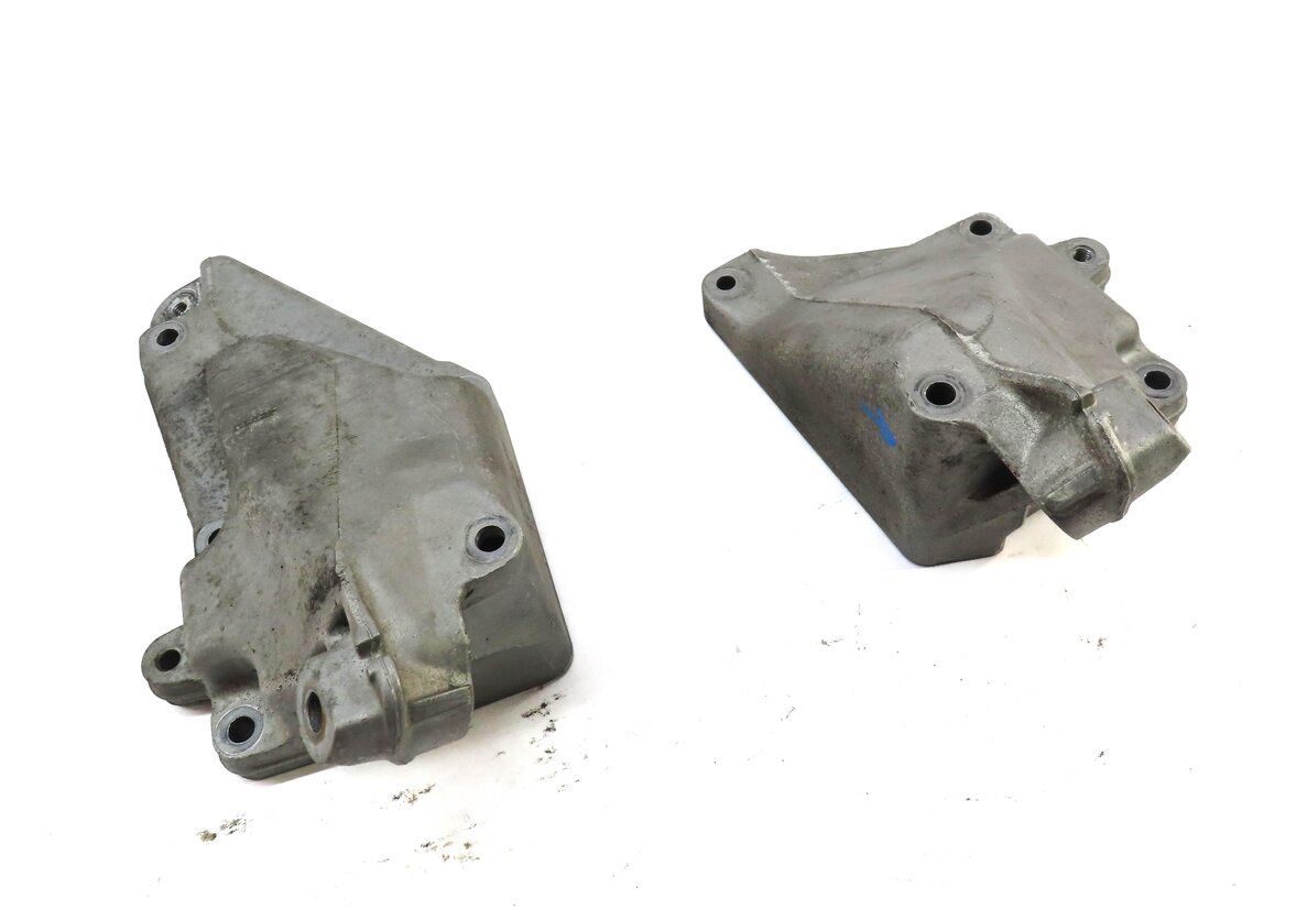 2009 MERCEDES GL450 X164 4.6L (273.923) ENGINE LEFT & RIGHT MOTOR MOUNT BRACKET