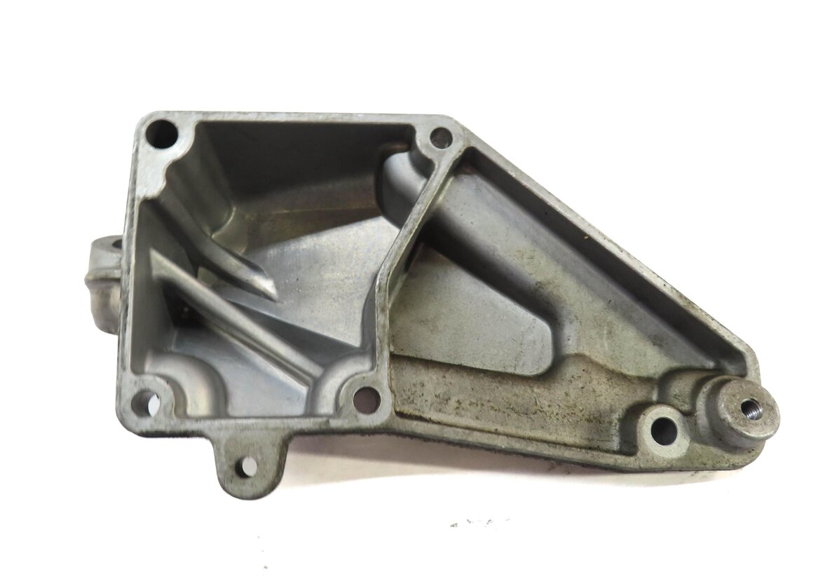 Thumbnail 6: 2009 MERCEDES GL450 X164 4.6L (273.923) ENGINE LEFT & RIGHT MOTOR MOUNT BRACKET