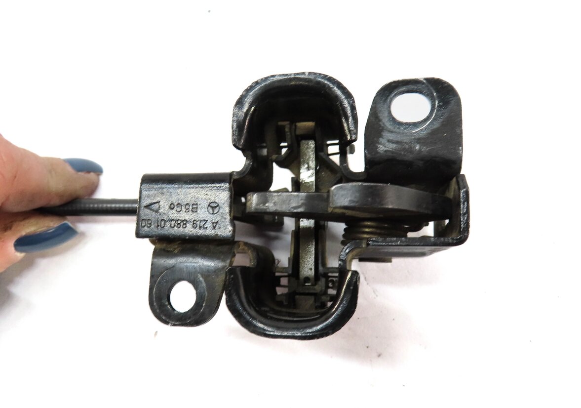 Thumbnail 7: 2009 MERCEDES GL450 (X164) LOWER HOOD LEFT & RIGHT HOOD LATCH SET 2 w/ CABLE