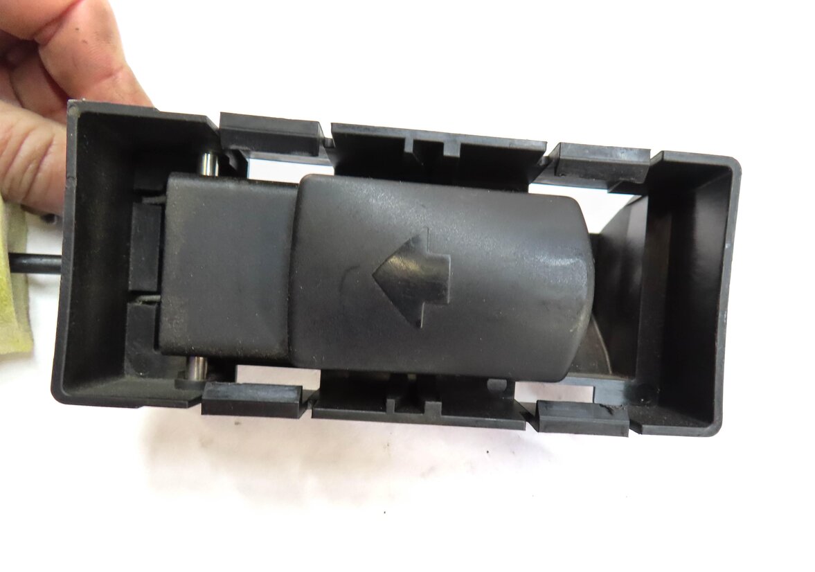 Thumbnail 5: 2009 MERCEDES GL450 (X164) REAR TAILGATE TRUNK LIFT ASSIST MOTOR 1647400300