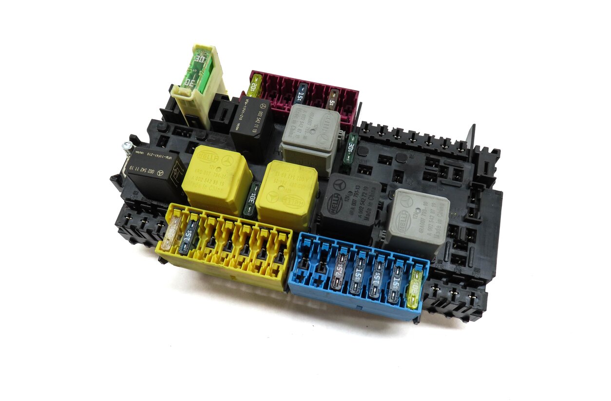 2014 MERCEDES ML350 (W166) FRONT ENGINE BAY POWER JUNCTION RELAY FUSE BOX