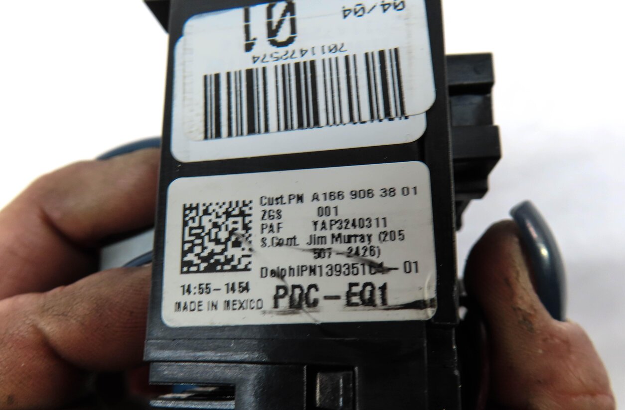 Thumbnail 5: 2014 MERCEDES ML350 (W166) FRONT ENGINE BAY POWER JUNCTION RELAY FUSE BOX