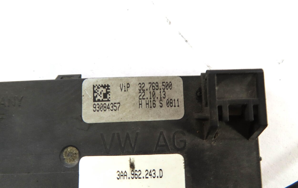 Thumbnail 5: 2014 AUDI A8 (D4 4H) REAR TRUNK EASY OPEN KICK PANEL CONTROL MODULE w/ ANTENNA