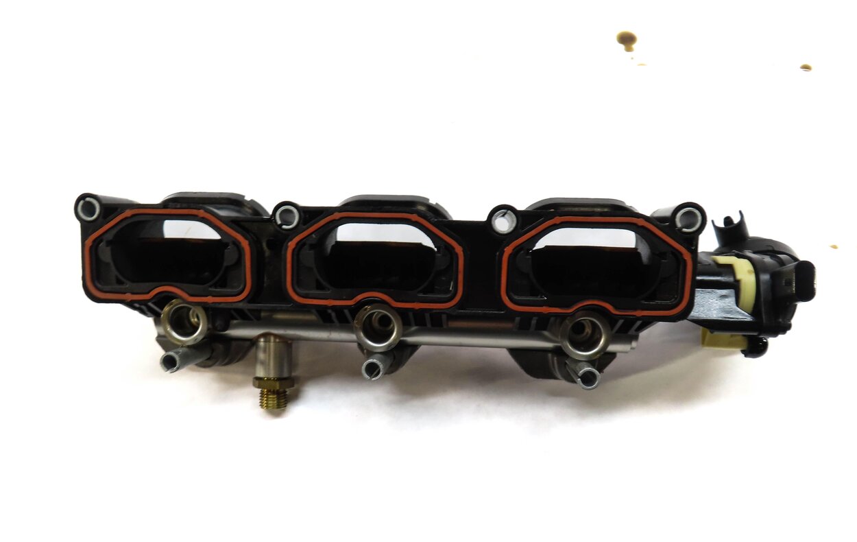 Thumbnail 4: 2014 AUDI A8 (D4 4H) 3.0L CTUB ENGINE RIGHT INTAKE MANIFOLD DIFFUSER w/ RAIL
