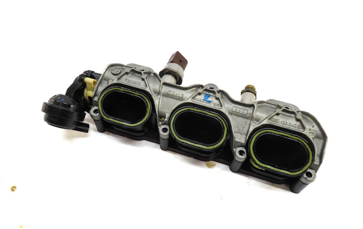 Thumbnail 3: 2014 AUDI A8 (D4 4H) 3.0L CTUB ENGINE LEFT INTAKE MANIFOLD DIFFUSER w/ RAIL