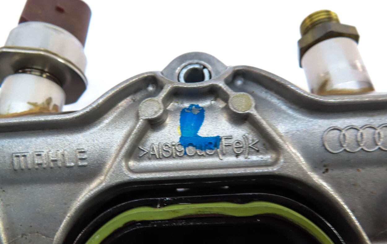 Thumbnail 6: 2014 AUDI A8 (D4 4H) 3.0L CTUB ENGINE LEFT INTAKE MANIFOLD DIFFUSER w/ RAIL