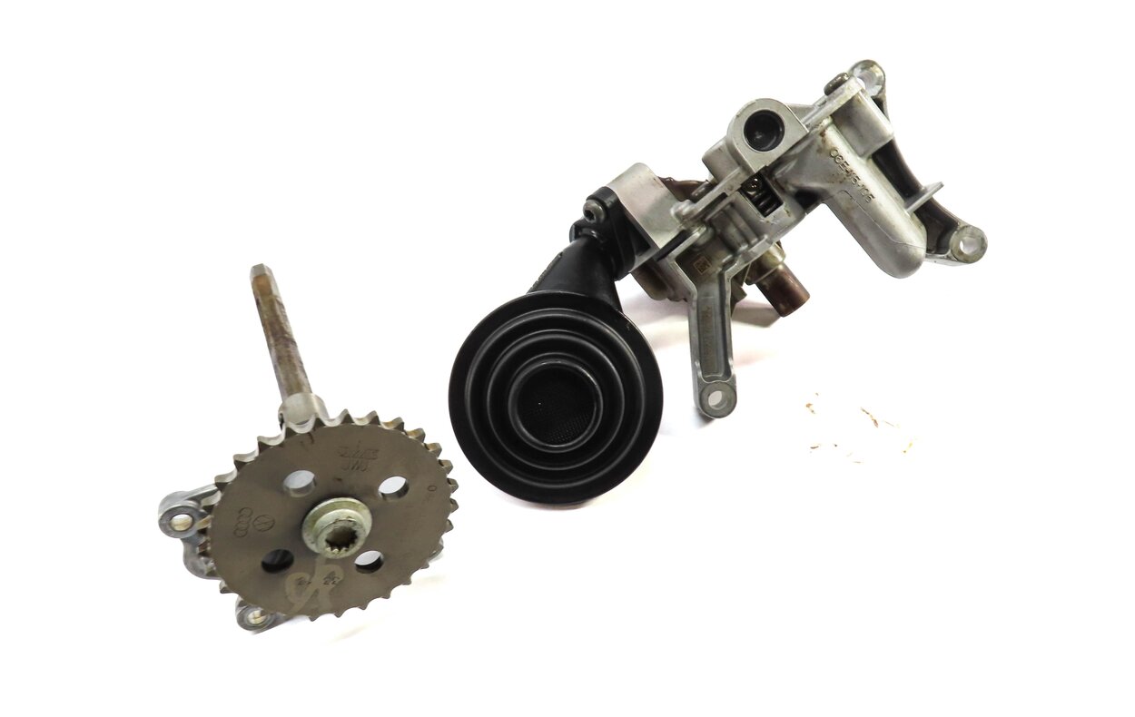 2014 AUDI A8 (D4 4H) 3.0L CTUB SUPERCHARGED ENGINE OIL PUMP w/ PICKUP & SHAFT