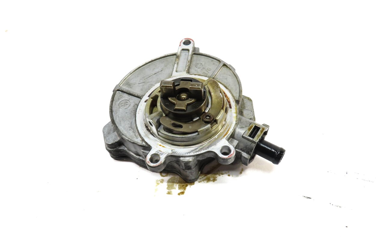 Thumbnail 2: 14-19 AUDI A6 A7 A8 Q7 (C7 D4 4M) 3.0L SUPERCHARGED ENGINE BRAKE VACUUM PUMP