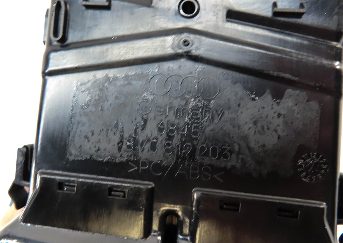 Thumbnail 5: 2015 AUDI A3 (8V) REAR CENTER CONSOLE HVAC A/C HEATER AIR VENT (BLACK) 8V0819203