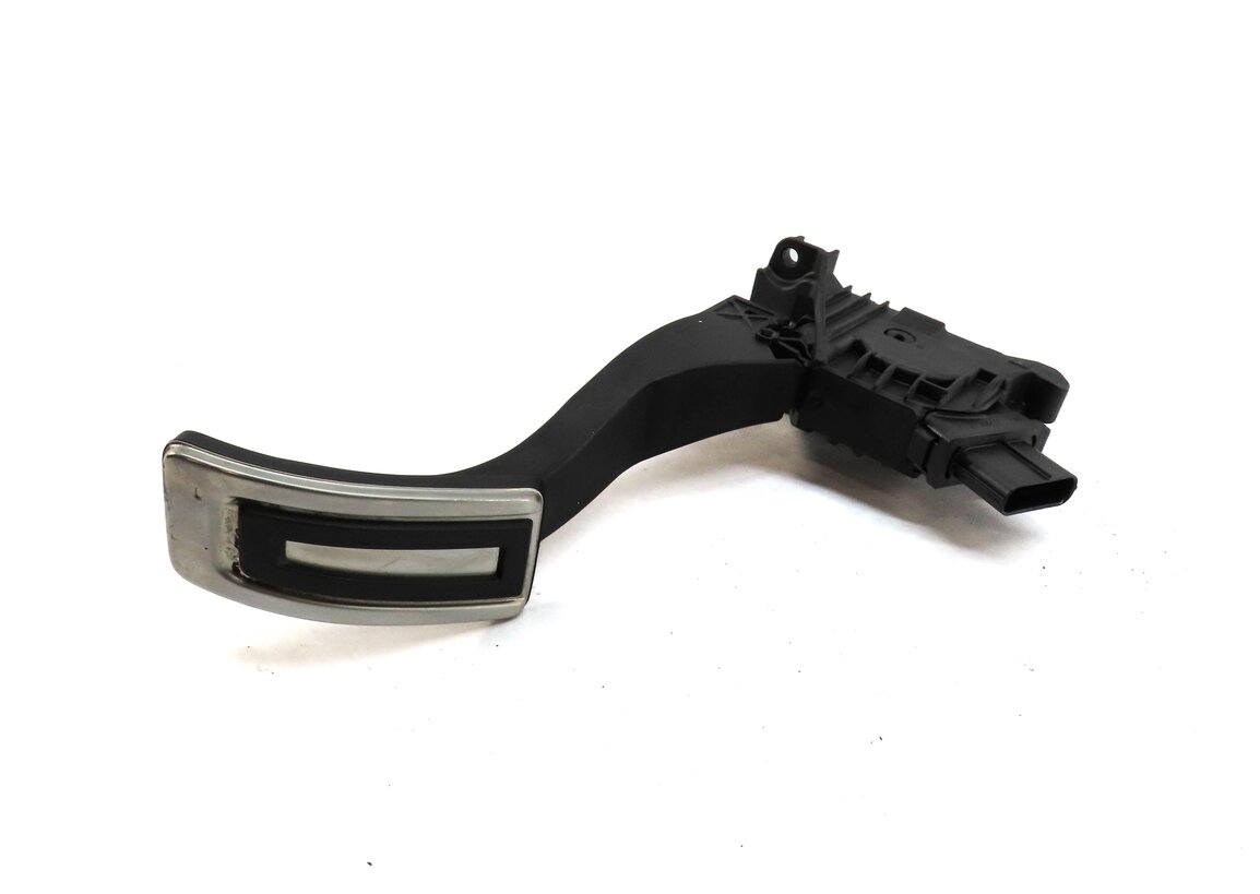 Thumbnail 3: 2015 AUDI A3 (8V) FRONT LEFT ACCELERATOR GAS PEDAL (BLACK & SILVER) 5Q1723503F