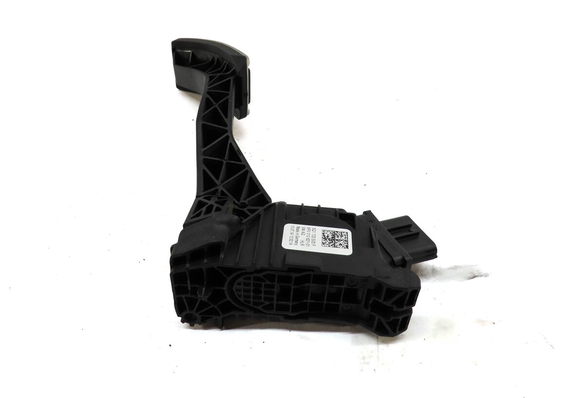 Thumbnail 5: 2015 AUDI A3 (8V) FRONT LEFT ACCELERATOR GAS PEDAL (BLACK & SILVER) 5Q1723503F