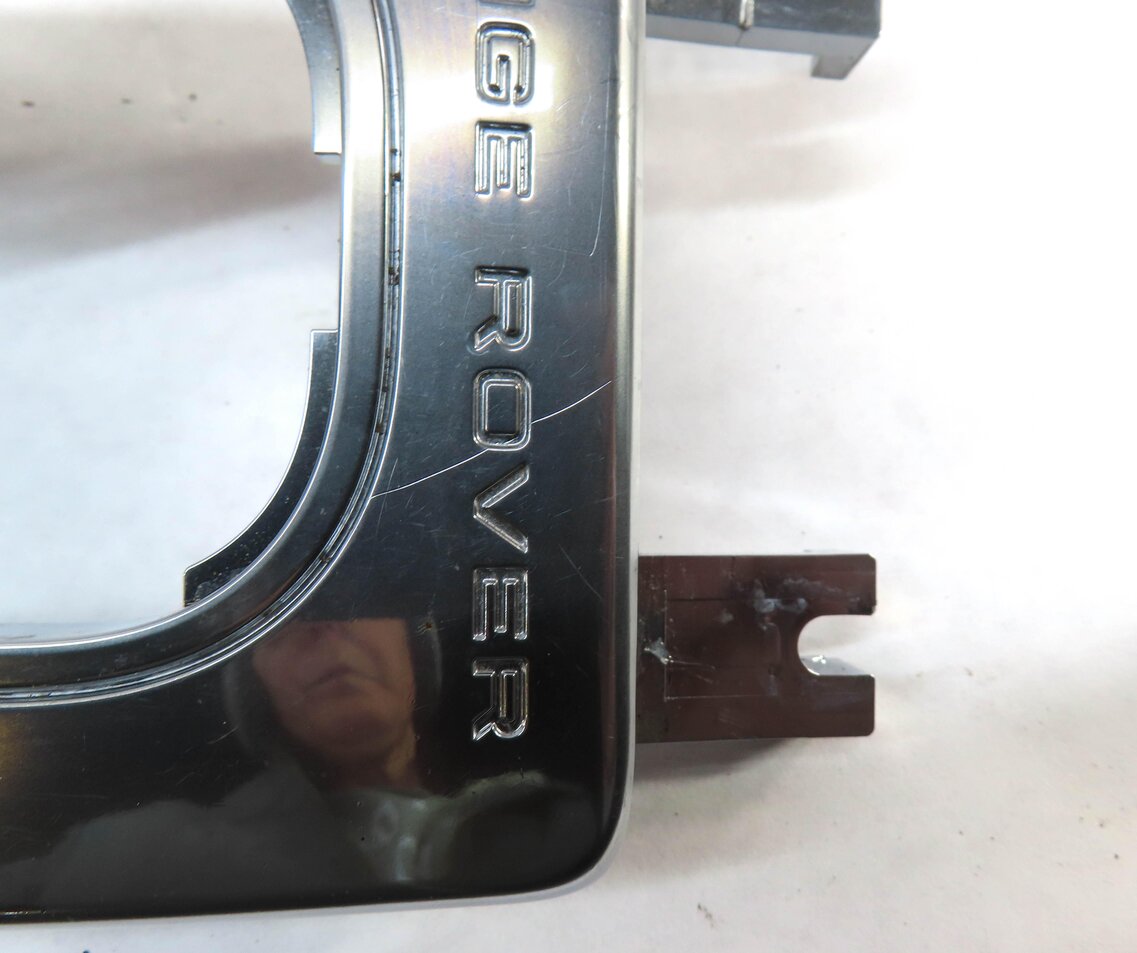 Thumbnail 7: 2012 RANGE ROVER SPORT (L320) CENTER CONSOLE GEAR SHIFT INDICATOR SURROUND TRIM
