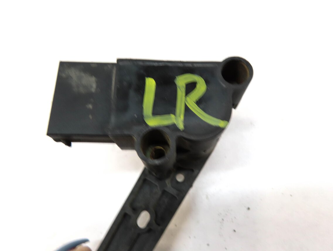 Thumbnail 4: 2012 RANGE ROVER SPORT (L320) LEFT REAR HEIGHT LEVEL SENSOR AH225B732AC