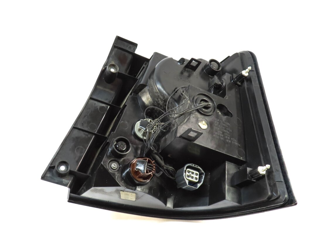 Thumbnail 4: 2012-2013 RANGE ROVER SPORT (L320) LEFT DRIVER REAR TAILLIGHT BRAKE LIGHT LAMP