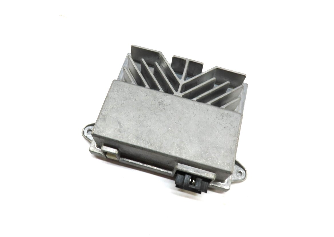 Thumbnail 1: 2010 PORSCHE PANAMERA (970 G1) BURMESTER AUDIO SUB SUBWOOFER AMP AMPLIFIER