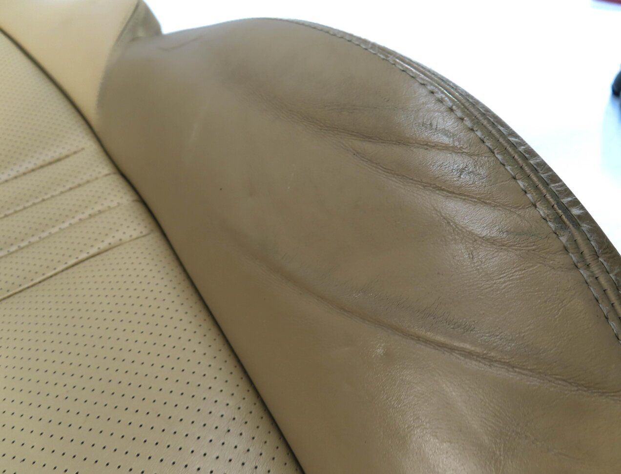 Thumbnail 6: 2010 PORSCHE PANAMERA (970 G1) DRIVER UPPER TOP HEATED SEAT CUSHION (BEIGE)