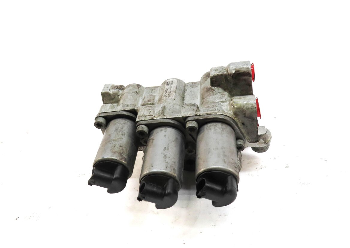 Thumbnail 2: 2010 PORSCHE PANAMERA TURBO (970 G1) DYNAMIC SUSPENSION VALVE BLOCK