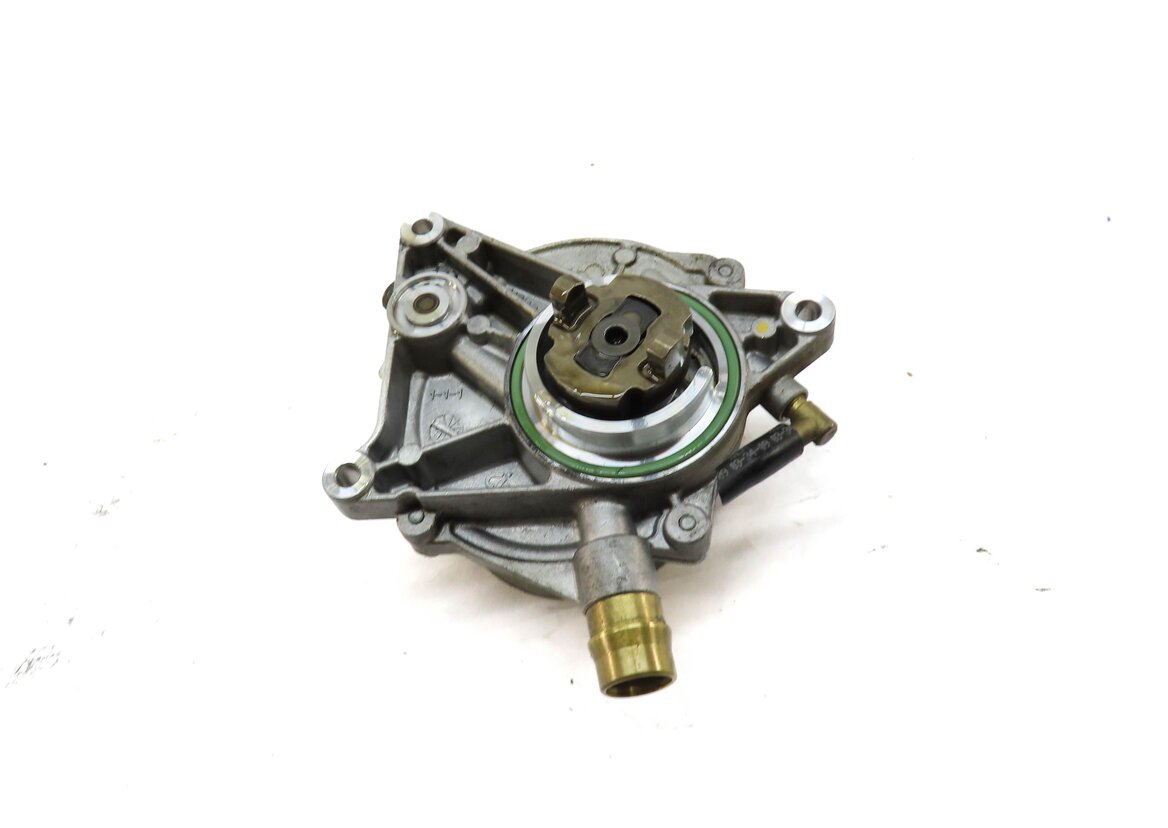 Thumbnail 1: 2010 PORSCHE PANAMERA (970 G1) 4.8L M48 V8 ENGINE BRAKE VACUUM PUMP